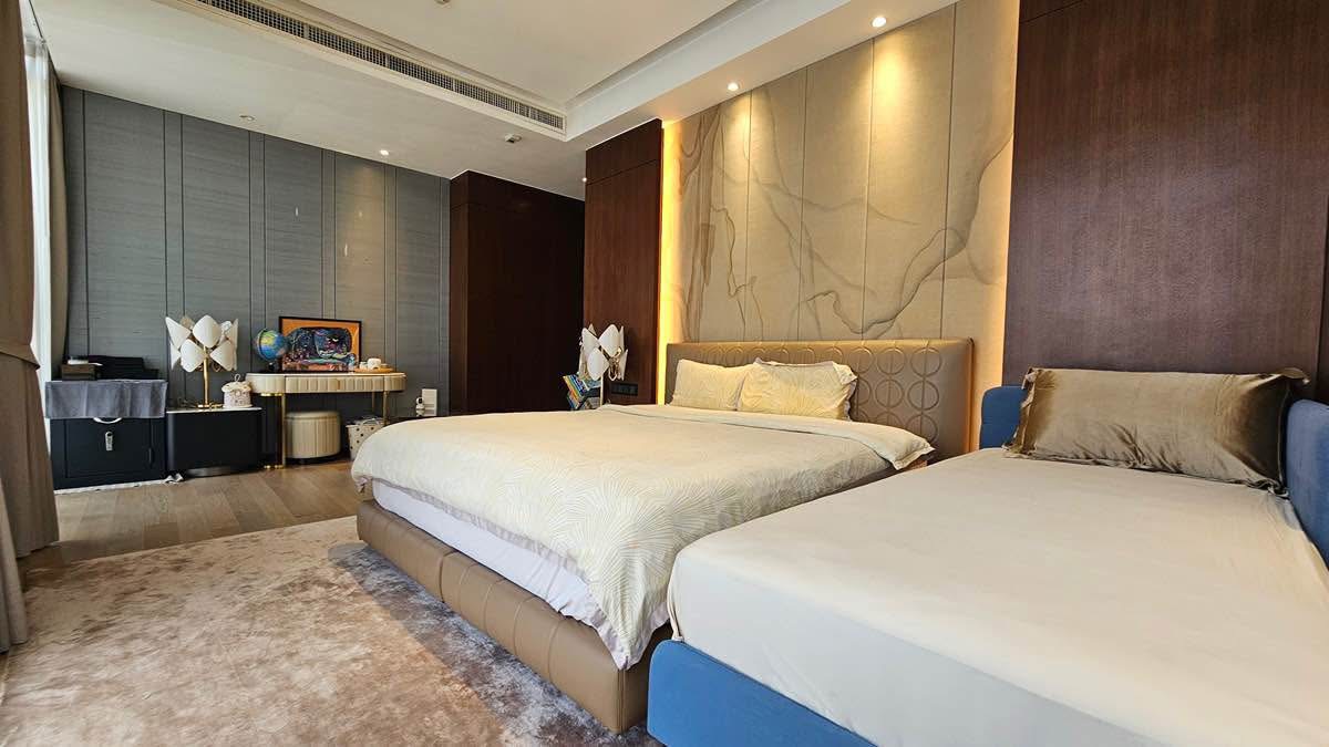 2-Bed 2-Bath 96 sqm Fullerton Sukhumvit Condo near BTS Ekkamai for Sale 19M THB
