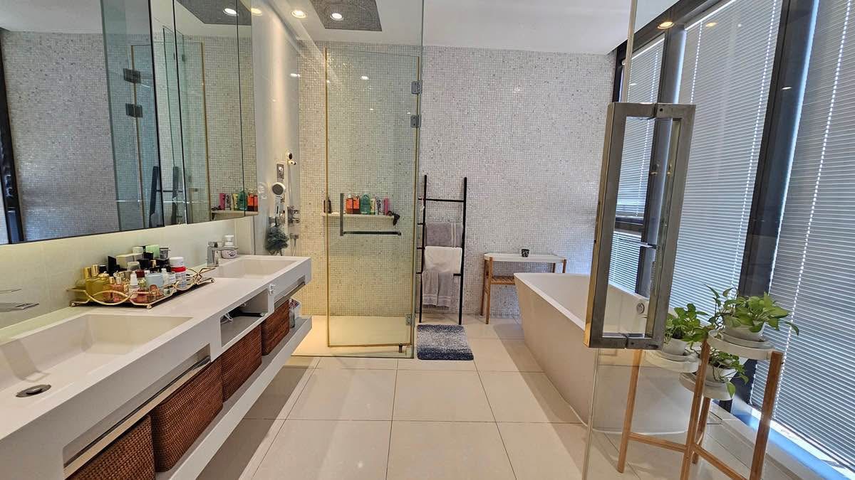 2-Bed 2-Bath 96 sqm Fullerton Sukhumvit Condo near BTS Ekkamai for Sale 19M THB