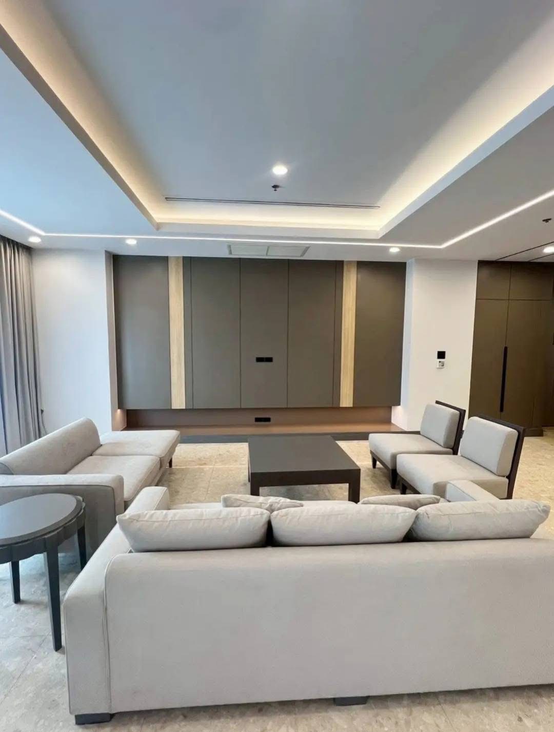 4-Bed 3-Bath 230 sqm Royal Residence Park Condo Near BTS Ploenchit MRT Lumpini for Rent 175K THB