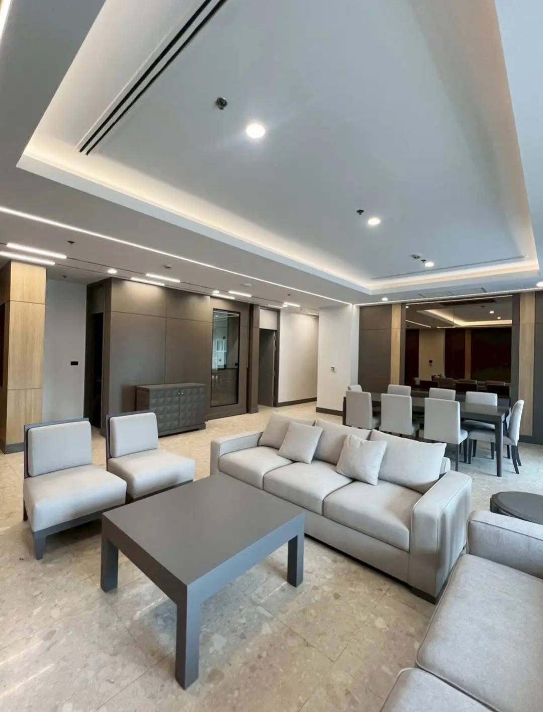 4-Bed 3-Bath 230 sqm Royal Residence Park Condo Near BTS Ploenchit MRT Lumpini for Rent 175K THB