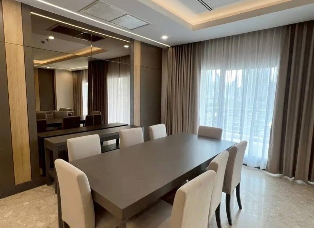 4-Bed 3-Bath 230 sqm Royal Residence Park Condo Near BTS Ploenchit MRT Lumpini for Rent 175K THB
