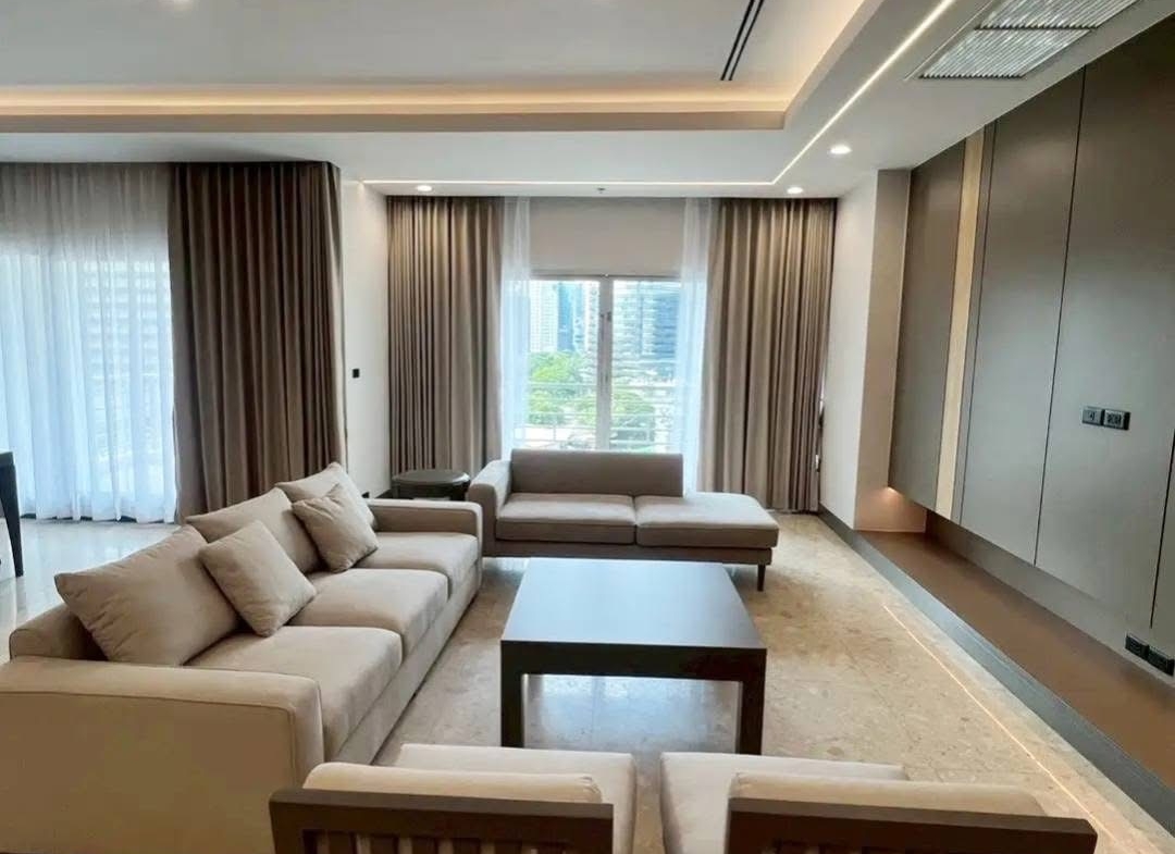 4-Bed 3-Bath 230 sqm Royal Residence Park Condo Near BTS Ploenchit MRT Lumpini for Rent 175K THB