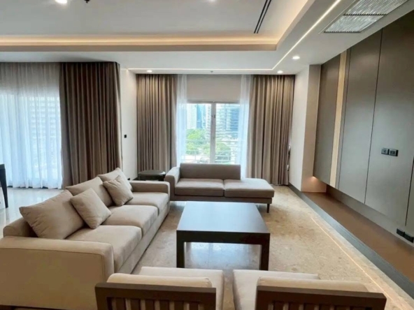 4-Bed 3-Bath 230 sqm Royal Residence Park Condo Near BTS Ploenchit MRT Lumpini for Rent 175K THB