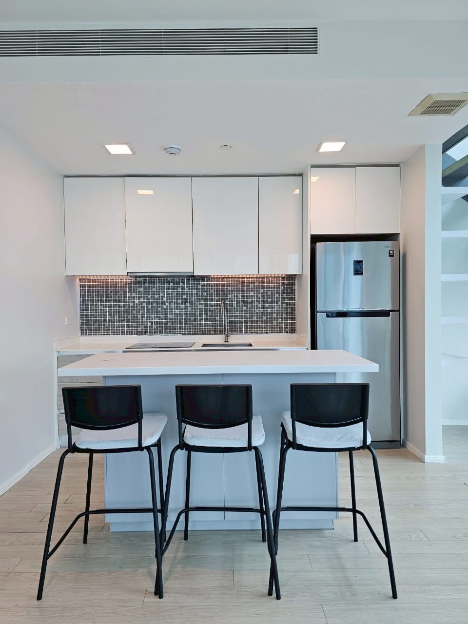 2-Bed 2-Bath 120 sqm The Room Asoke 21 Condo Near BTS Asoke MRT Sukhumvit for Rent 80K THB