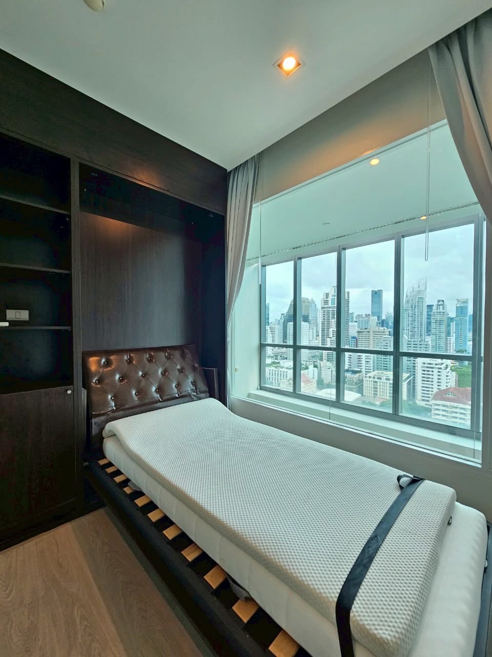 2-Bed 2-Bath 120 sqm The Room Asoke 21 Condo Near BTS Asoke MRT Sukhumvit for Rent 80K THB