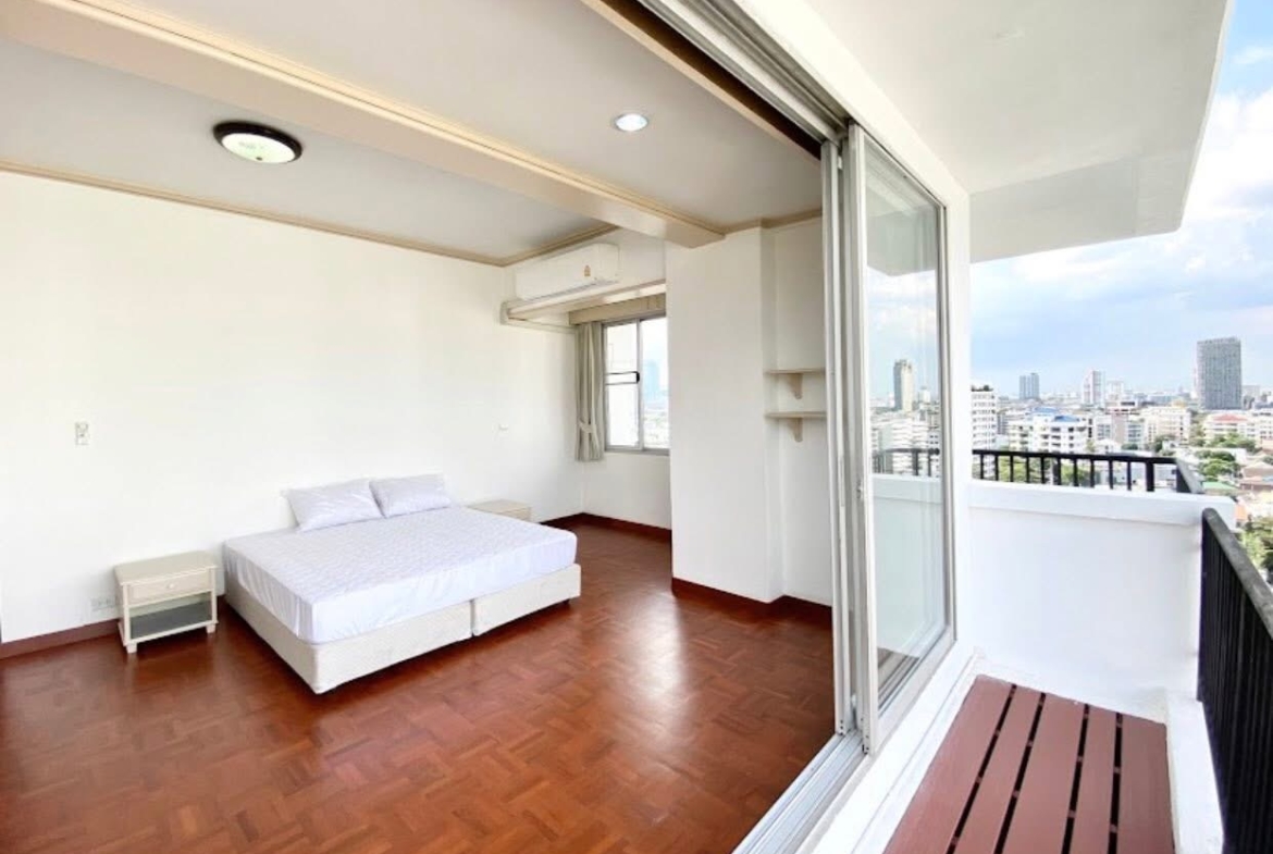 4-Bed 4-Bath 250 sqm KC Court Apartment Near BTS Thong Lo for Rent 80K THB