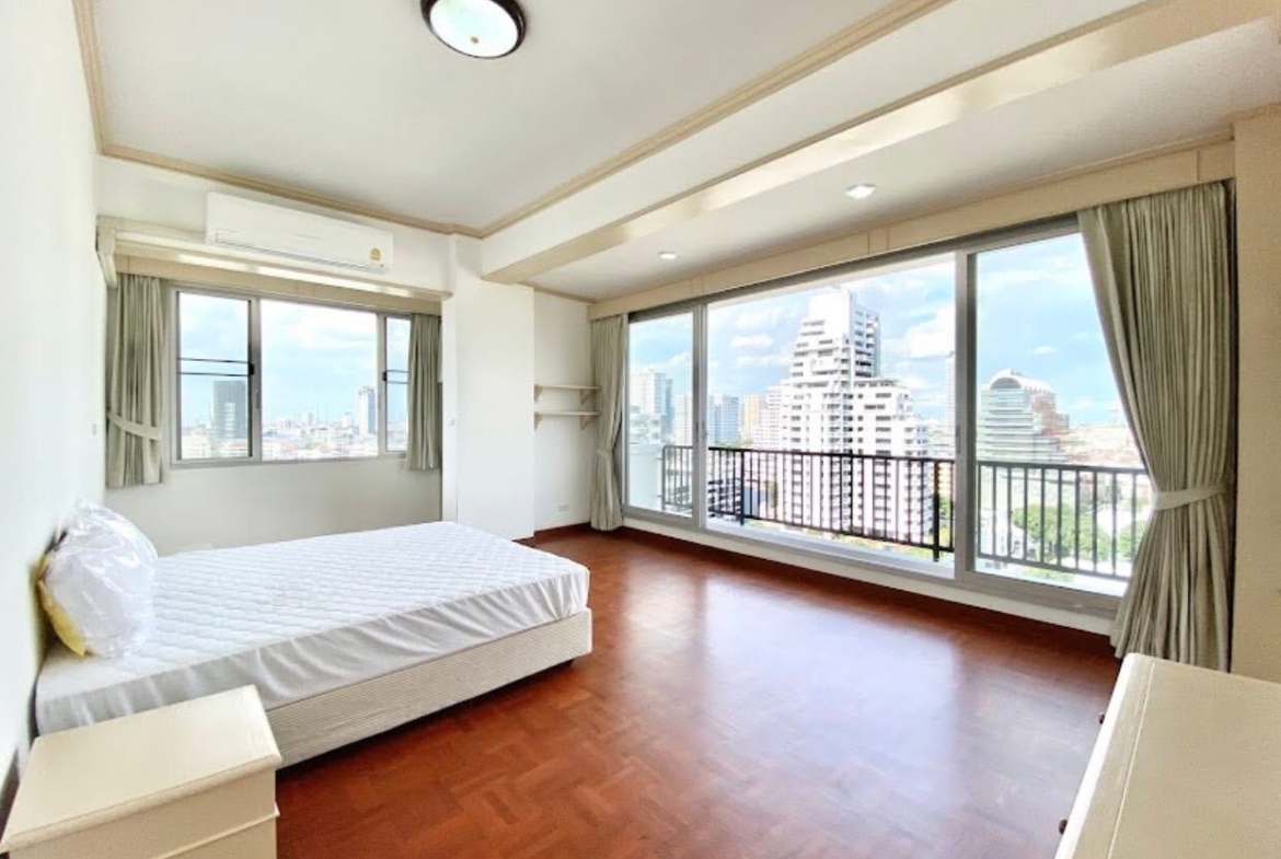 4-Bed 4-Bath 250 sqm KC Court Apartment Near BTS Thong Lo for Rent 80K THB