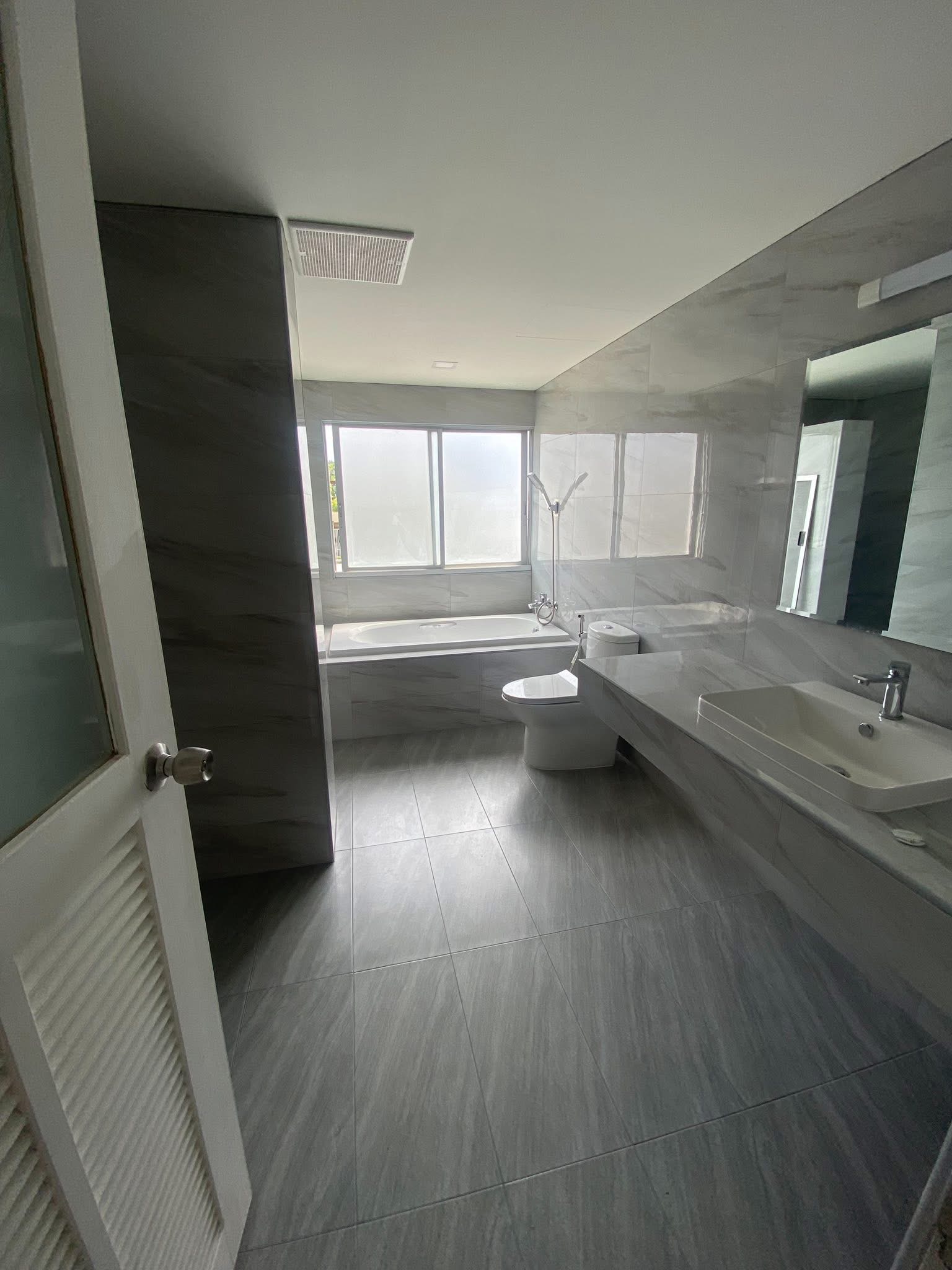 4-Bed 4-Bath 250 sqm KC Court Apartment Near BTS Thong Lo for Rent 80K THB