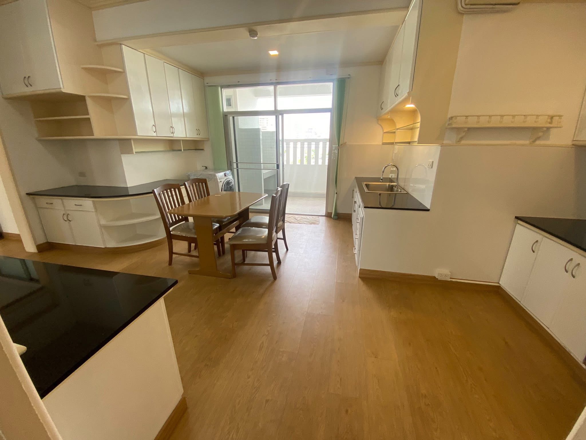 4-Bed 4-Bath 250 sqm KC Court Apartment Near BTS Thong Lo for Rent 80K THB