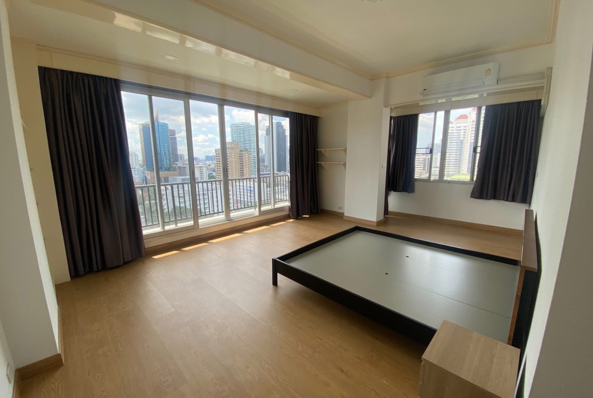 4-Bed 4-Bath 250 sqm KC Court Apartment Near BTS Thong Lo for Rent 80K THB