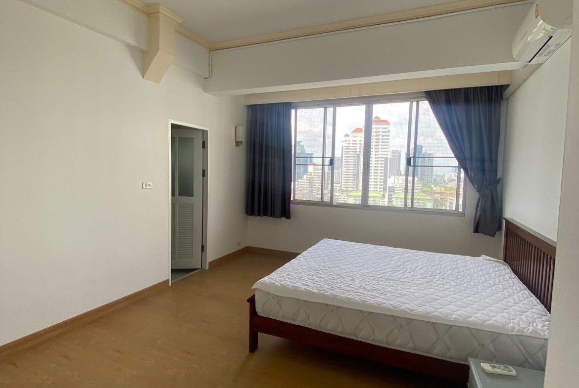 4-Bed 4-Bath 250 sqm KC Court Apartment Near BTS Thong Lo for Rent 80K THB