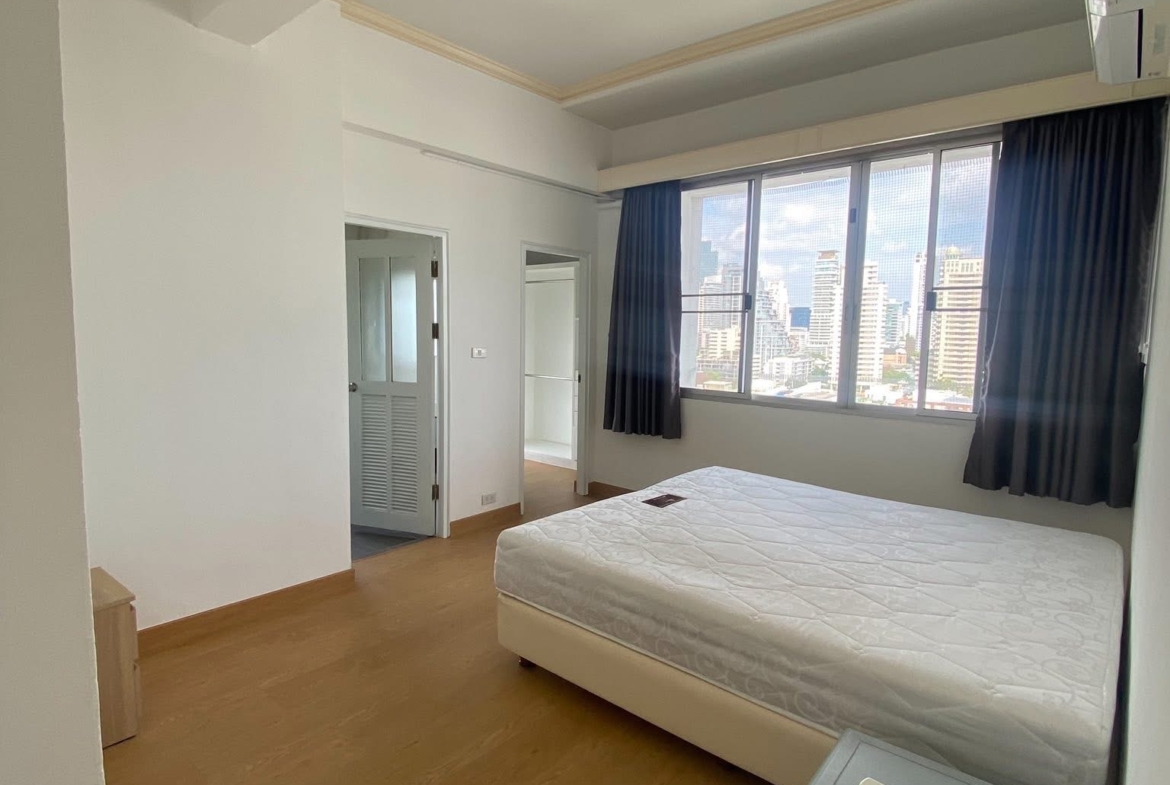 4-Bed 4-Bath 250 sqm KC Court Apartment Near BTS Thong Lo for Rent 80K THB