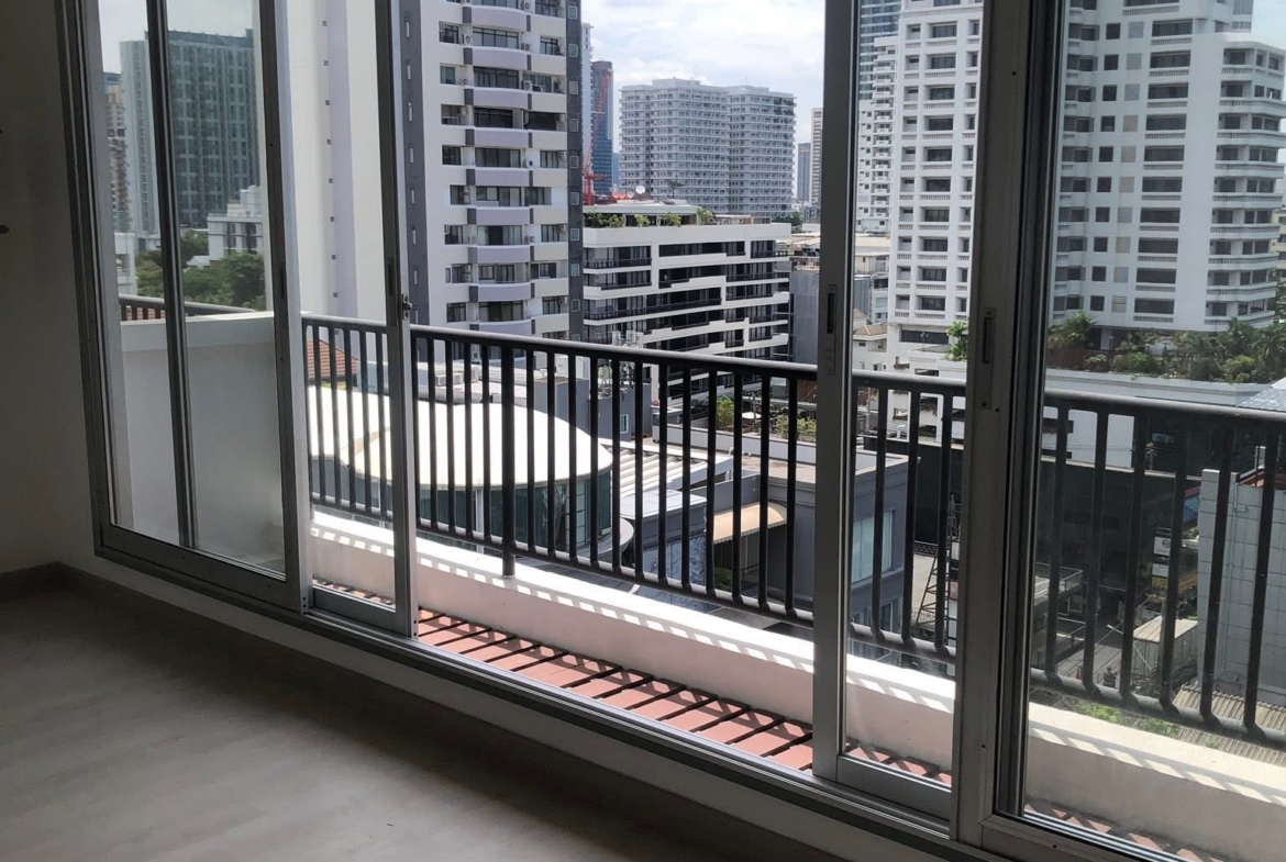 4-Bed 4-Bath 250 sqm KC Court Apartment Near BTS Thong Lo for Rent 80K THB