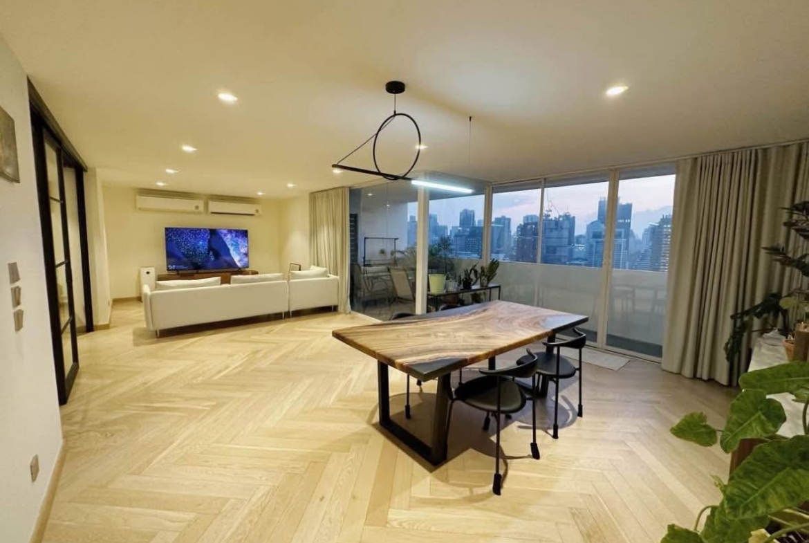 2-Bed 2-Bath 139 sqm Condo at DS Tower 2 near BTS Phrom Phong for Sale 16.8M THB