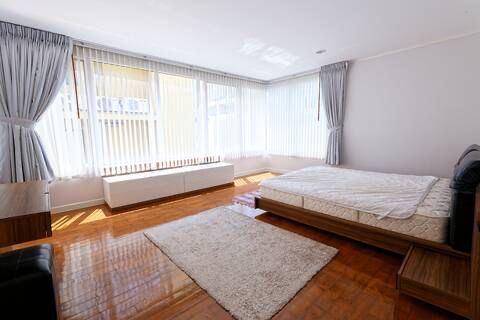 3-Bed 3-Bath 134 sqm Baan Siriruedee Condo near Phloen Chit BTS for Rent 70K or Sale 18M THB