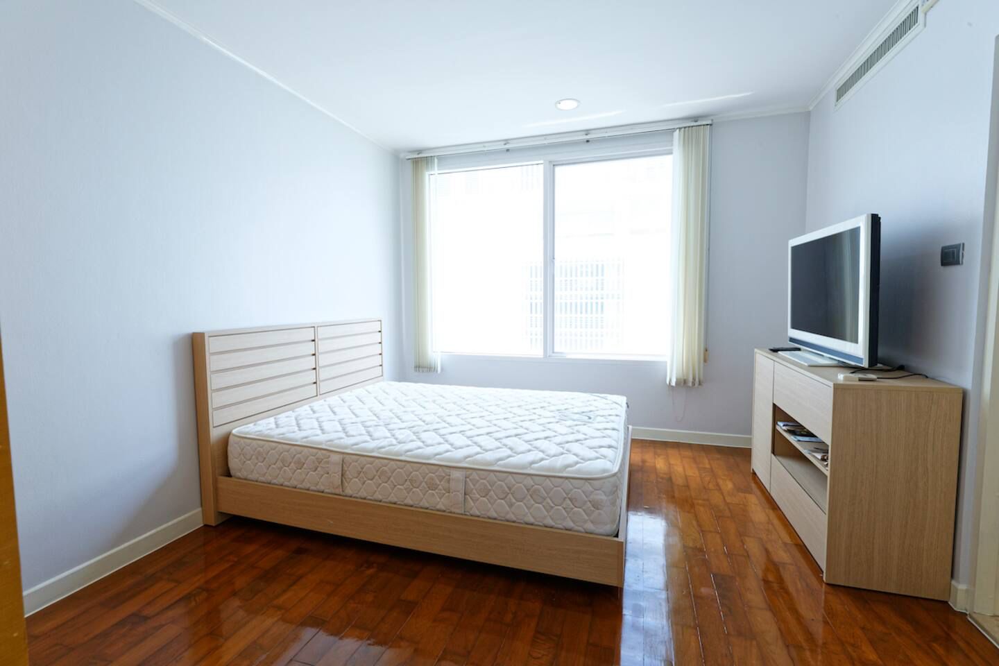 3-Bed 3-Bath 134 sqm Baan Siriruedee Condo near Phloen Chit BTS for Rent 70K or Sale 18M THB