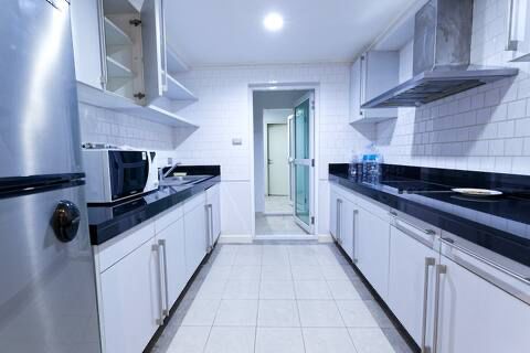 3-Bed 3-Bath 134 sqm Baan Siriruedee Condo near Phloen Chit BTS for Rent 70K or Sale 18M THB