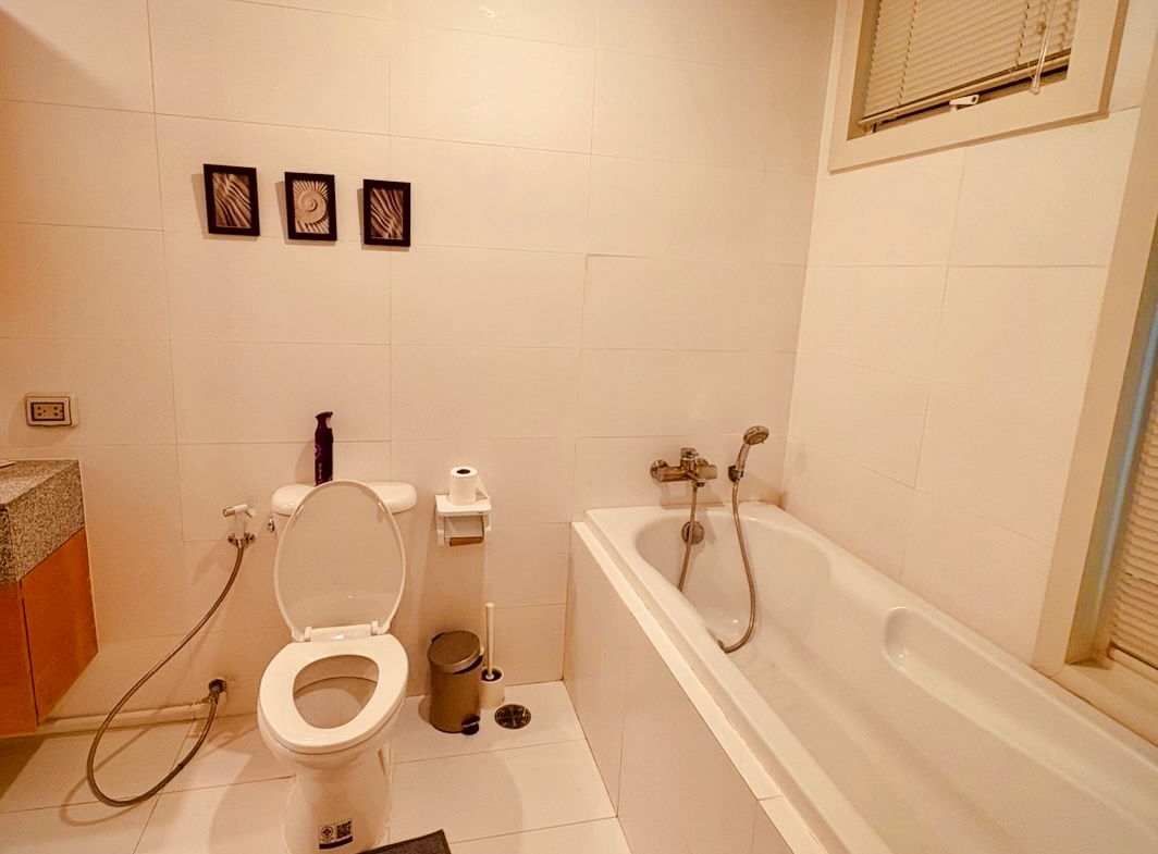 1-Bed 1-Bath 58 sqm Condo at Manhattan Chidlom Near BTS Chit Lom for Sale 6.8M THB