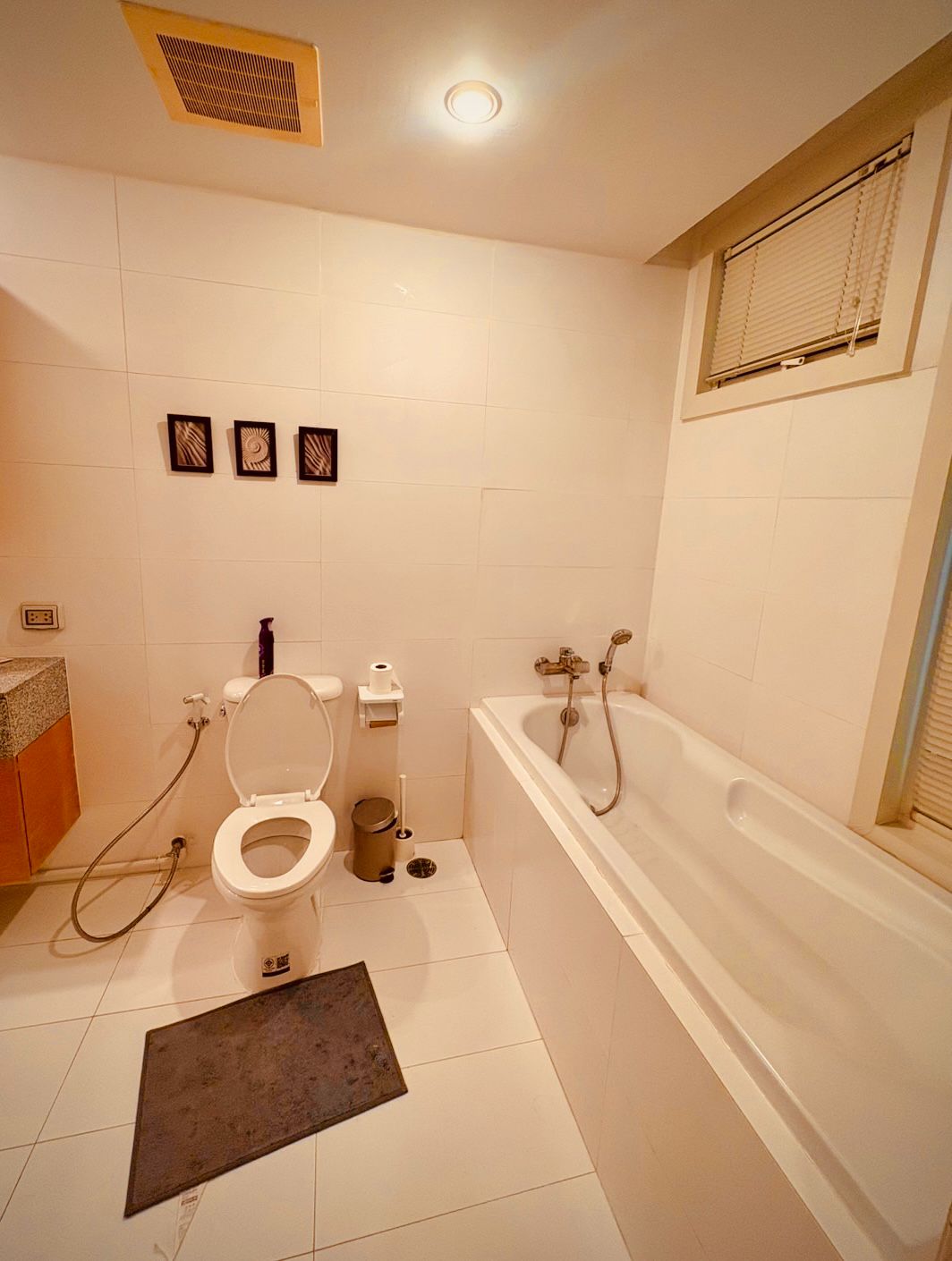 1-Bed 1-Bath 58 sqm Condo at Manhattan Chidlom Near BTS Chit Lom for Sale 6.8M THB