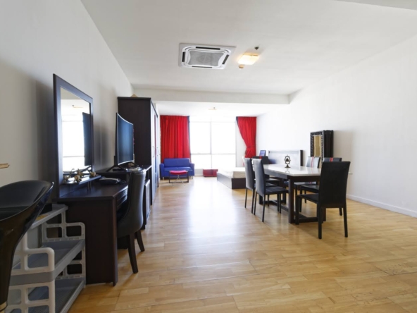 Studio 1-Bath 47 sqm Condo at Baan Sathorn Chaopraya Near BTS Saphan Taksin for Rent 13,000 THB / Sale 4.5M THB