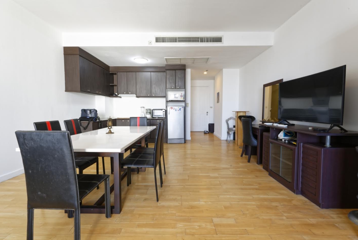 Studio 1-Bath 47 sqm Condo at Baan Sathorn Chaopraya Near BTS Saphan Taksin for Rent 13,000 THB / Sale 4.5M THB