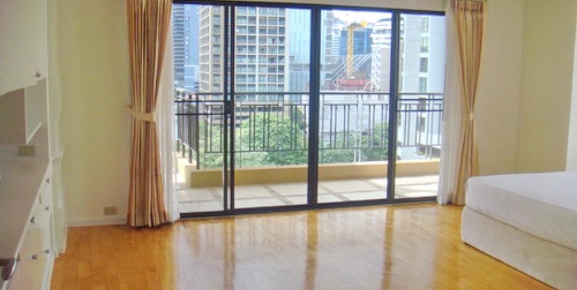 3-Bed 4-Bath 446 sqm Condo at TBI Tower near Phrom Phong BTS for Rent 100K THB