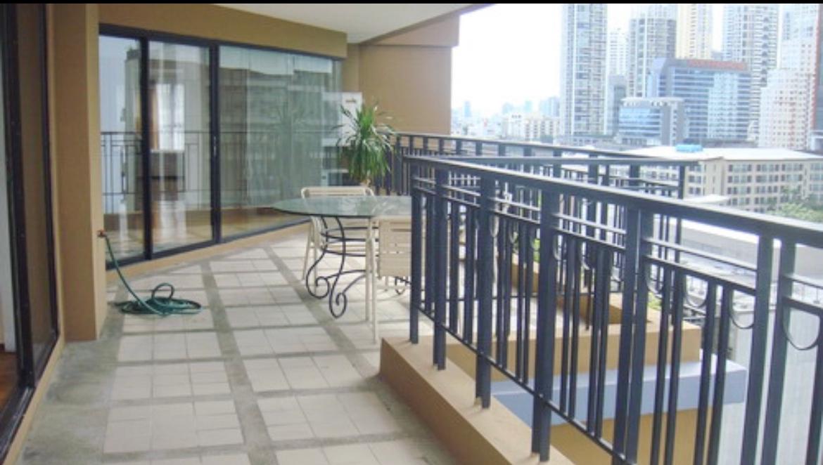 3-Bed 4-Bath 446 sqm Condo at TBI Tower near Phrom Phong BTS for Rent 100K THB