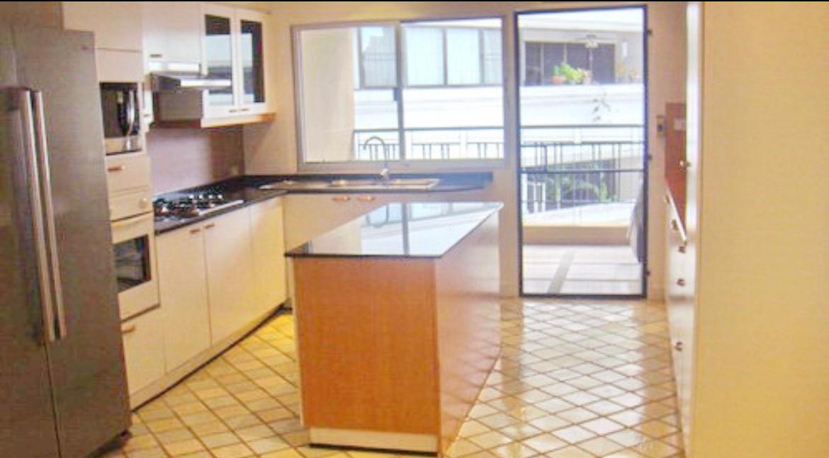 3-Bed 4-Bath 446 sqm Condo at TBI Tower near Phrom Phong BTS for Rent 100K THB