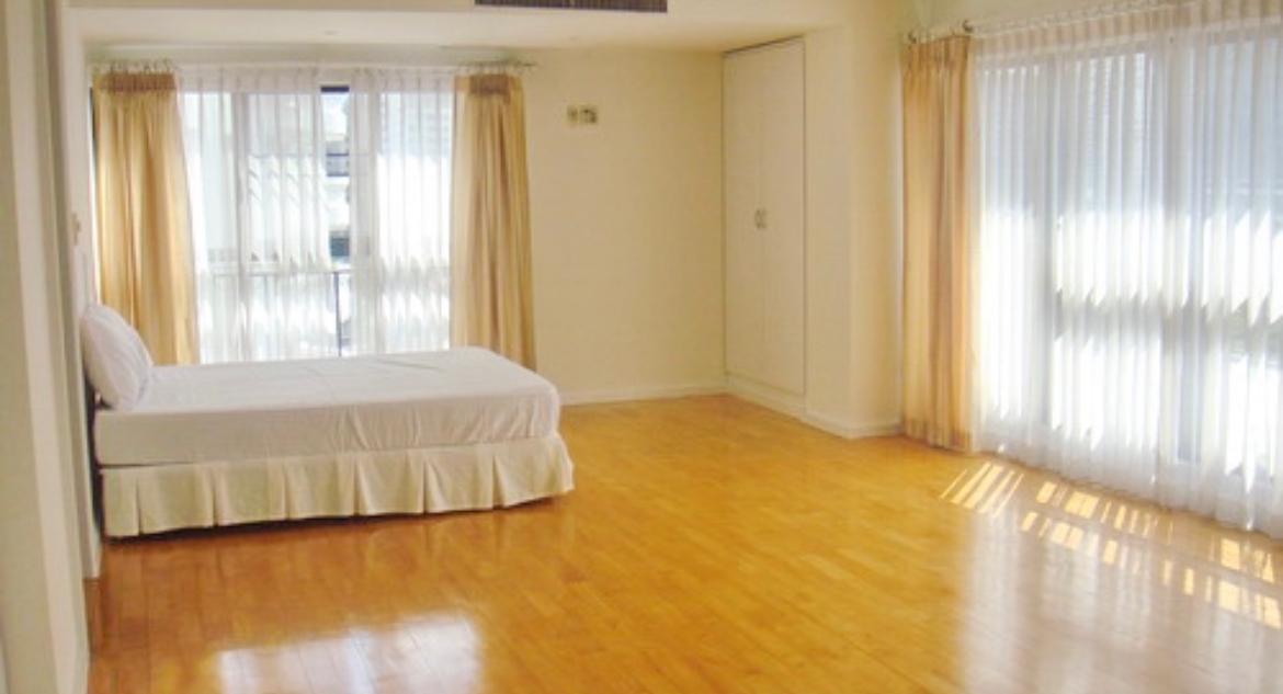 3-Bed 4-Bath 446 sqm Condo at TBI Tower near Phrom Phong BTS for Rent 100K THB