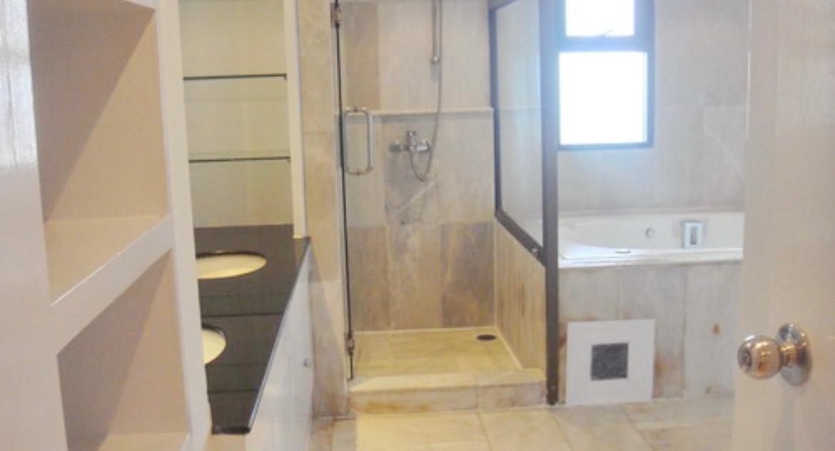 3-Bed 4-Bath 446 sqm Condo at TBI Tower near Phrom Phong BTS for Rent 100K THB