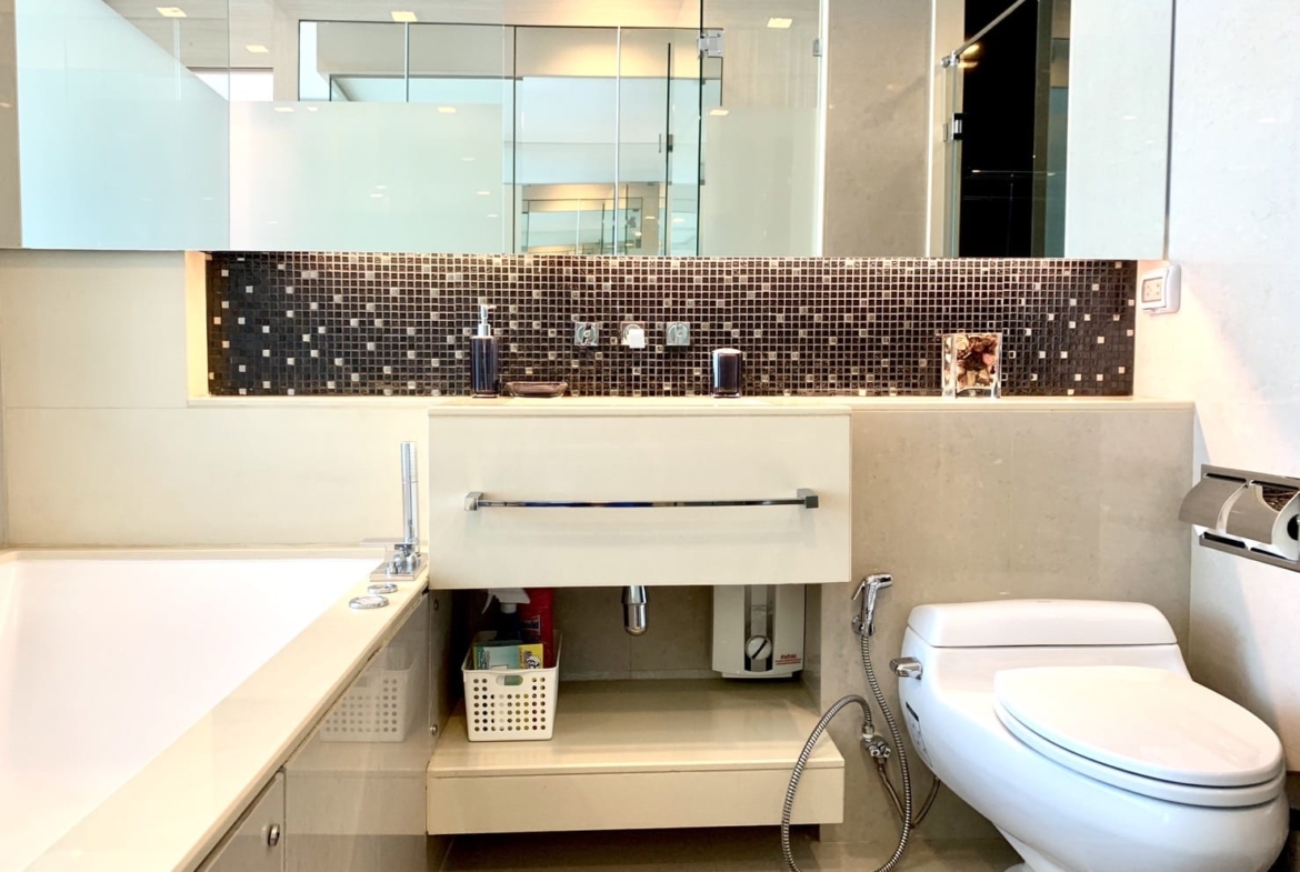 1-Bed 1-Bath 45 sqm Condo at The Address Asoke near MRT Phetchaburi for Rent 26K THB/month