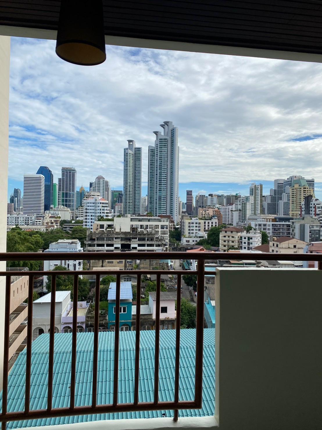 1-Bed 1-Bath 58 sqm Monterey Place Condo Near MRT Queen Sirikit for Rent 20K THB