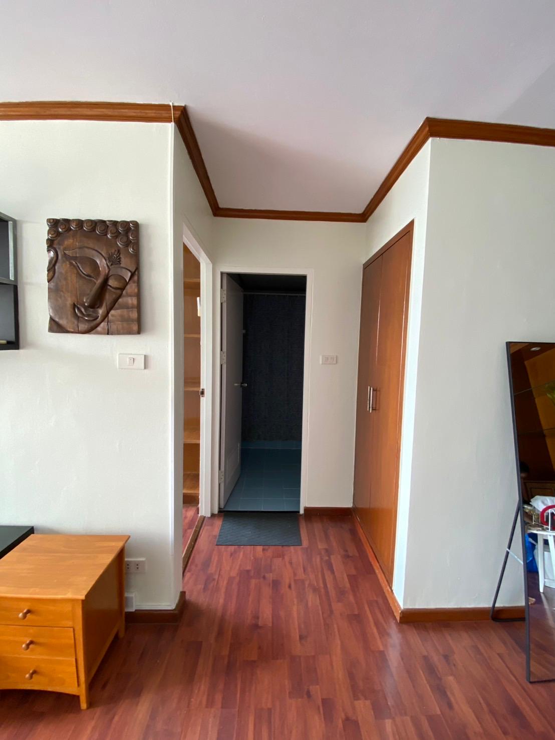 1-Bed 1-Bath 58 sqm Monterey Place Condo Near MRT Queen Sirikit for Rent 20K THB