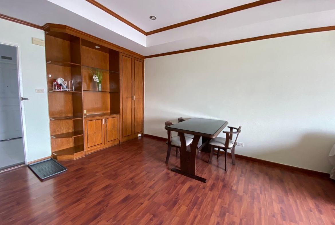 1-Bed 1-Bath 58 sqm Monterey Place Condo Near MRT Queen Sirikit for Rent 20K THB