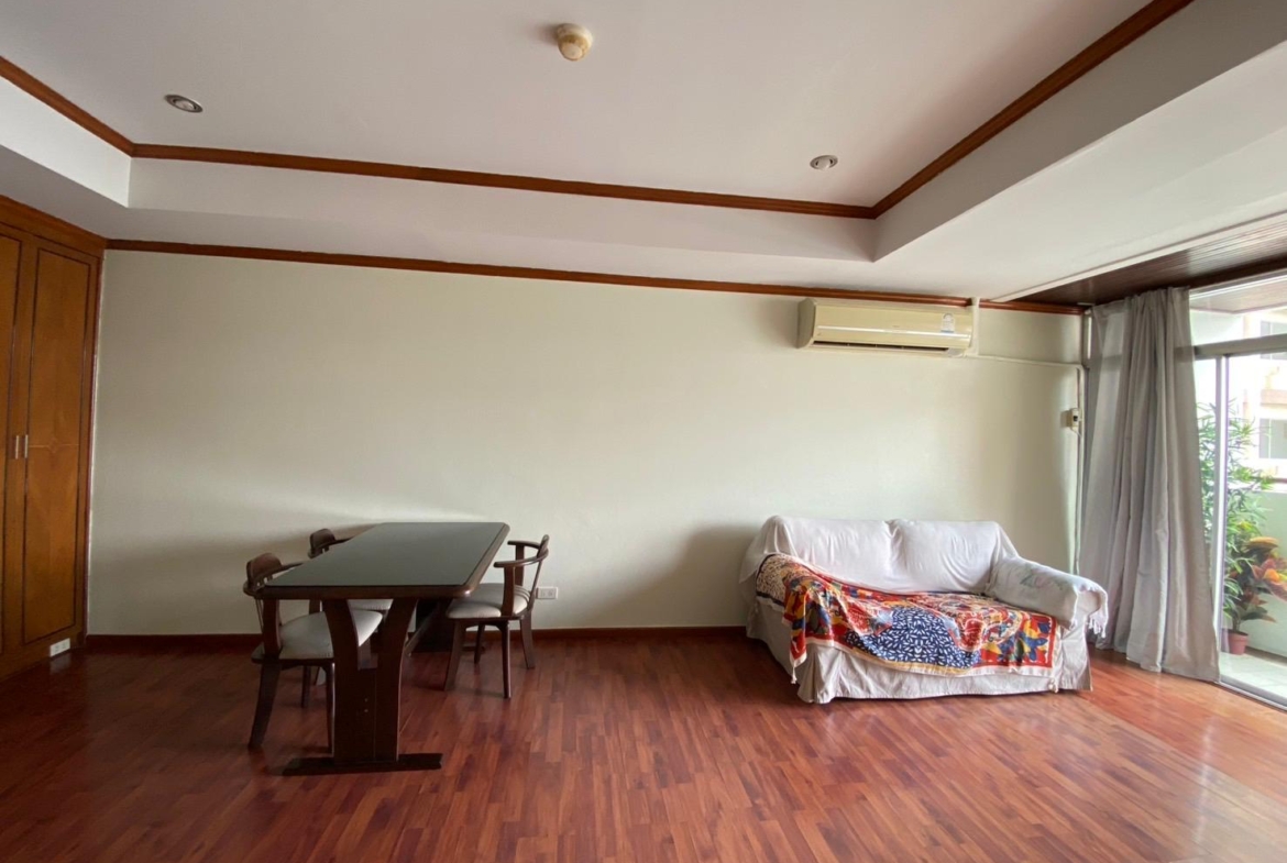 1-Bed 1-Bath 58 sqm Monterey Place Condo Near MRT Queen Sirikit for Rent 20K THB