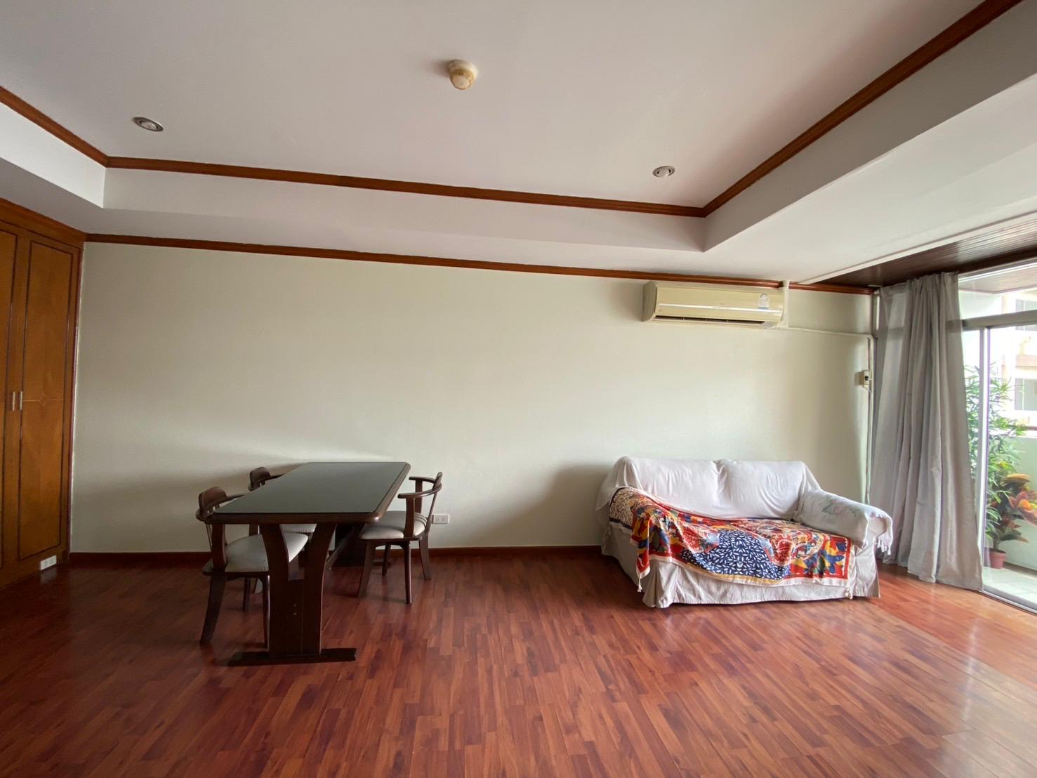1-Bed 1-Bath 58 sqm Monterey Place Condo Near MRT Queen Sirikit for Rent 20K THB