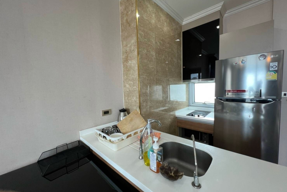 1-Bed 1-Bath 45 sqm Condo at Rhythm Sukhumvit 50 near BTS On Nut for Rent 25K THB