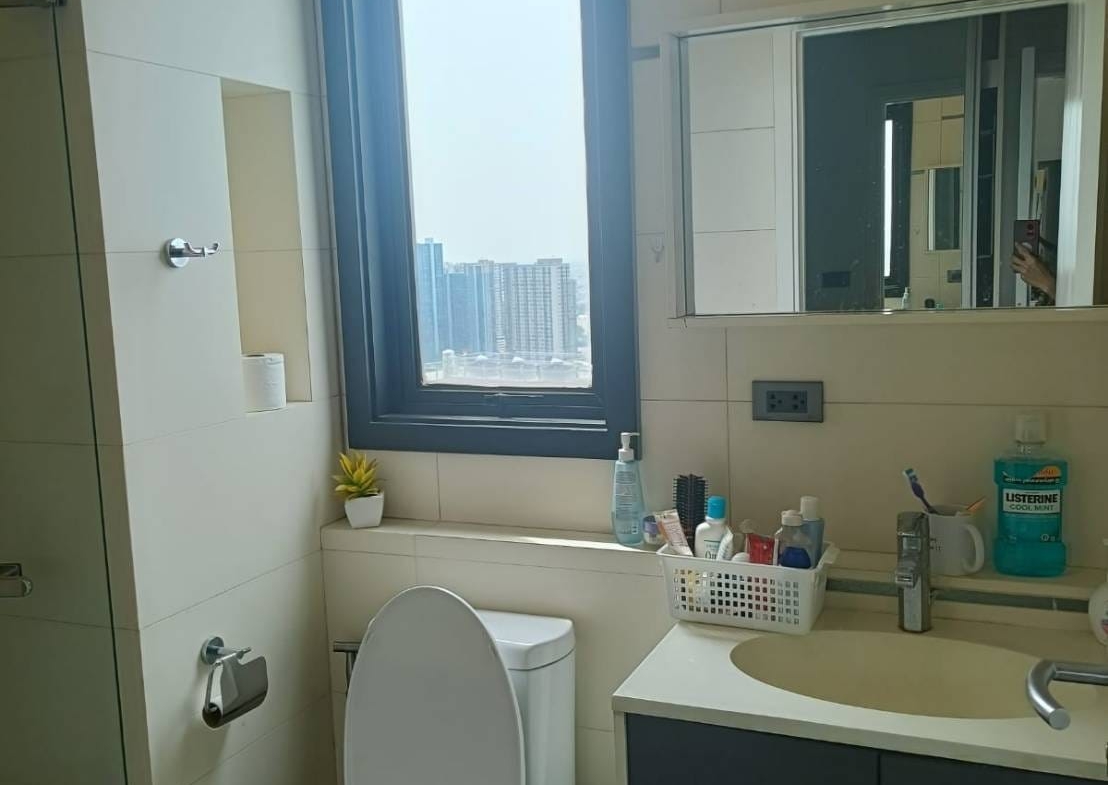 1-Bed 1-Bath 42 sqm River View Condo Near BTS Phra Khanong for Rent 24,500 THB