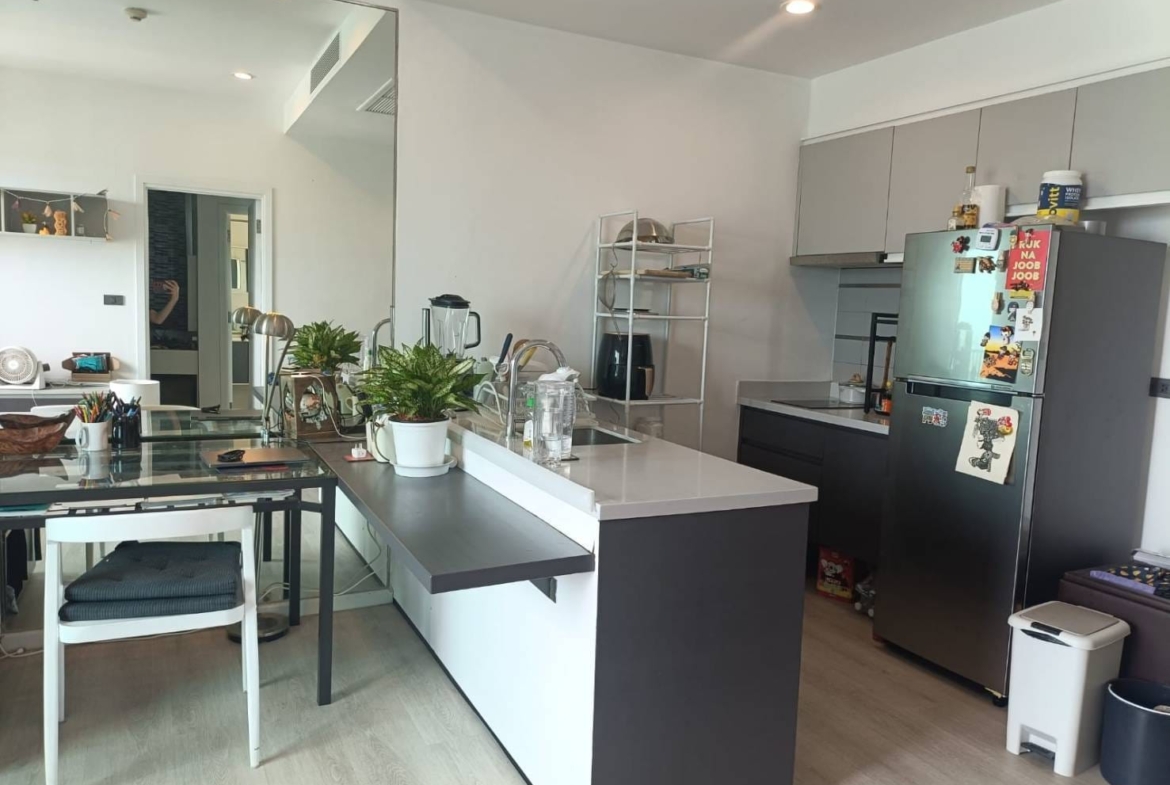 1-Bed 1-Bath 42 sqm River View Condo Near BTS Phra Khanong for Rent 24,500 THB