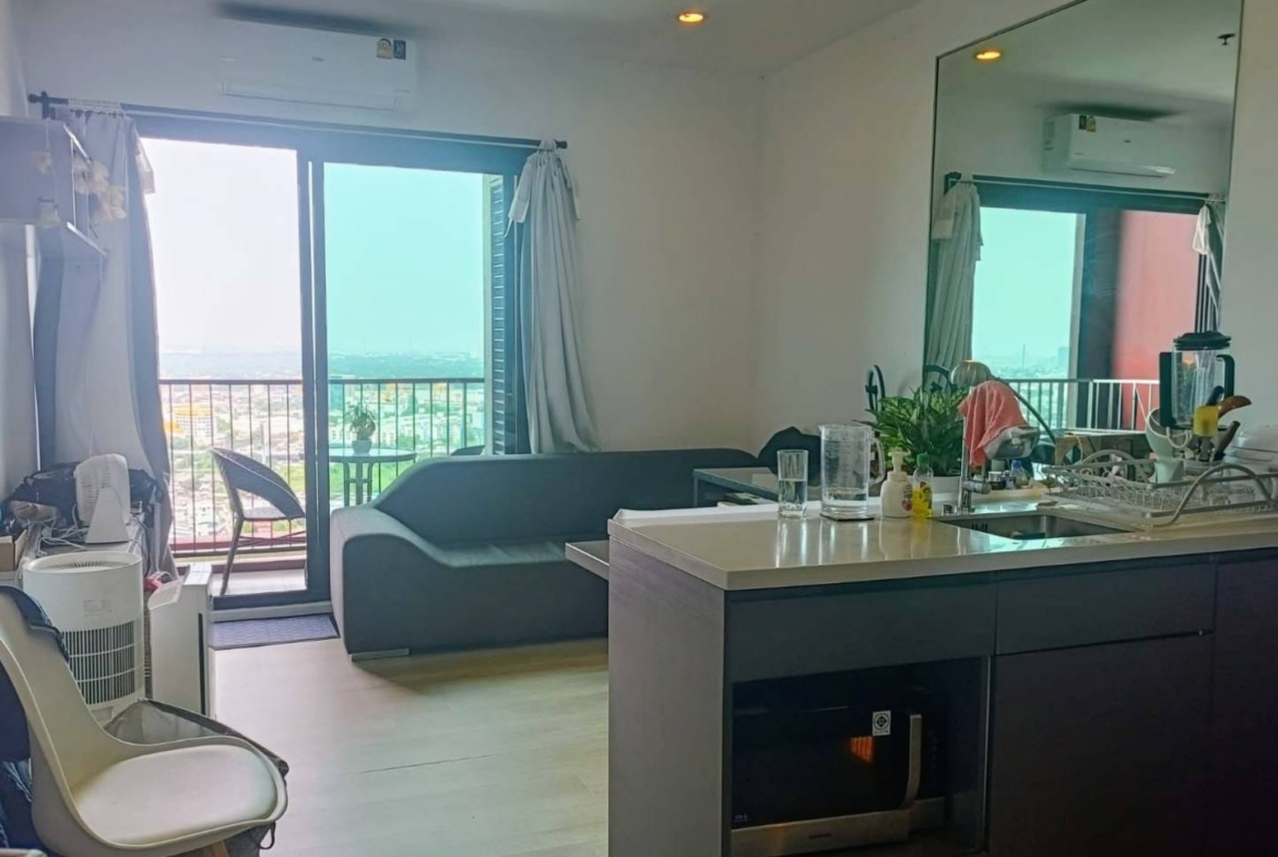 1-Bed 1-Bath 42 sqm River View Condo Near BTS Phra Khanong for Rent 24,500 THB