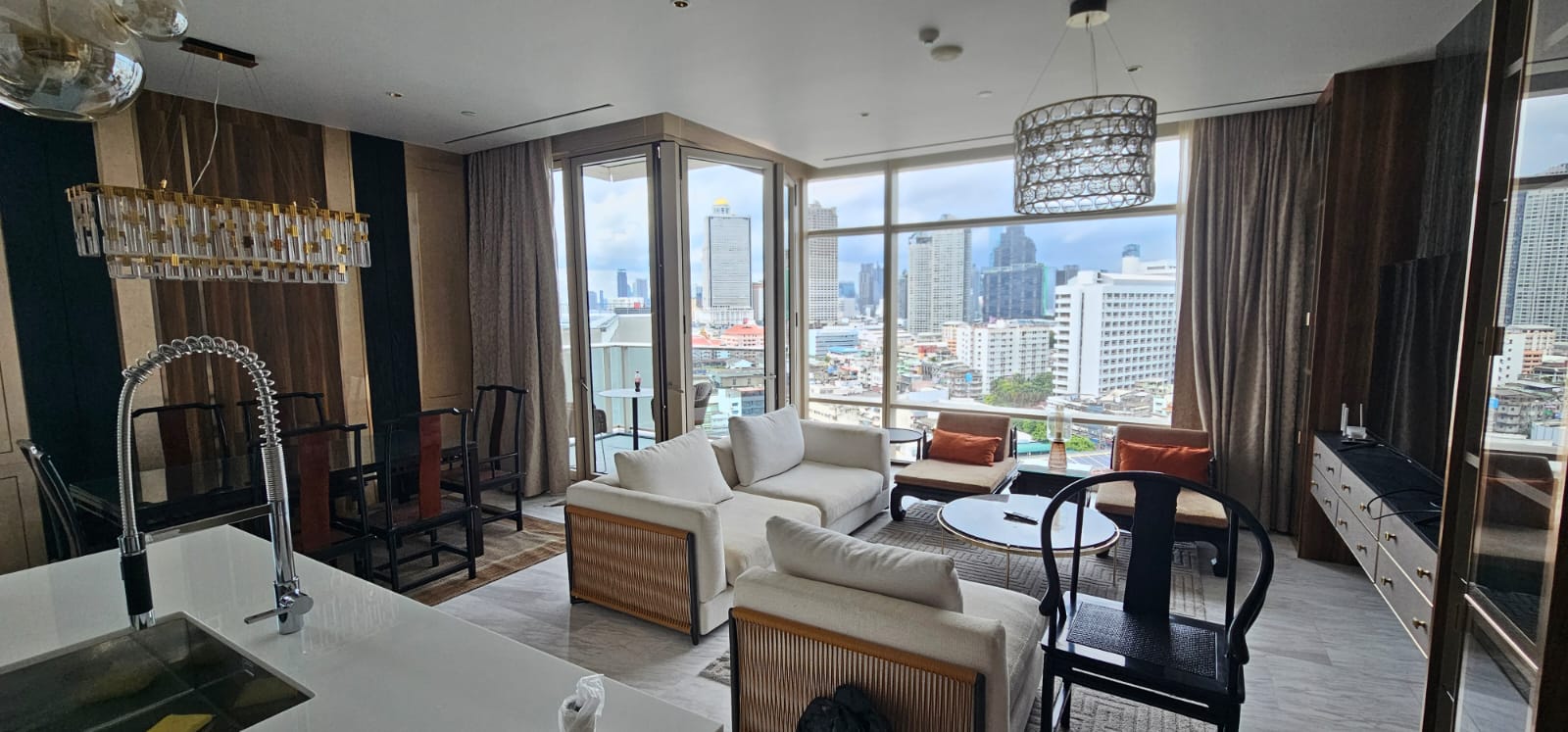 4-Bed 3-Bath 250 sqm Condo at Four Seasons Apartments near BTS Saphan Taksin for Rent 350K THB