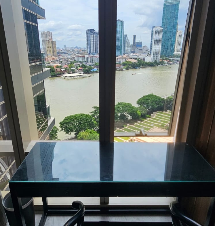 4-Bed 3-Bath 250 sqm Condo at Four Seasons Apartments near BTS Saphan Taksin for Rent 350K THB