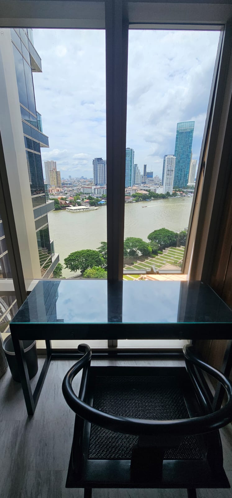 4-Bed 3-Bath 250 sqm Condo at Four Seasons Apartments near BTS Saphan Taksin for Rent 350K THB