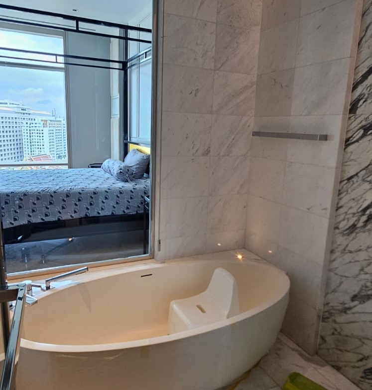 4-Bed 3-Bath 250 sqm Condo at Four Seasons Apartments near BTS Saphan Taksin for Rent 350K THB