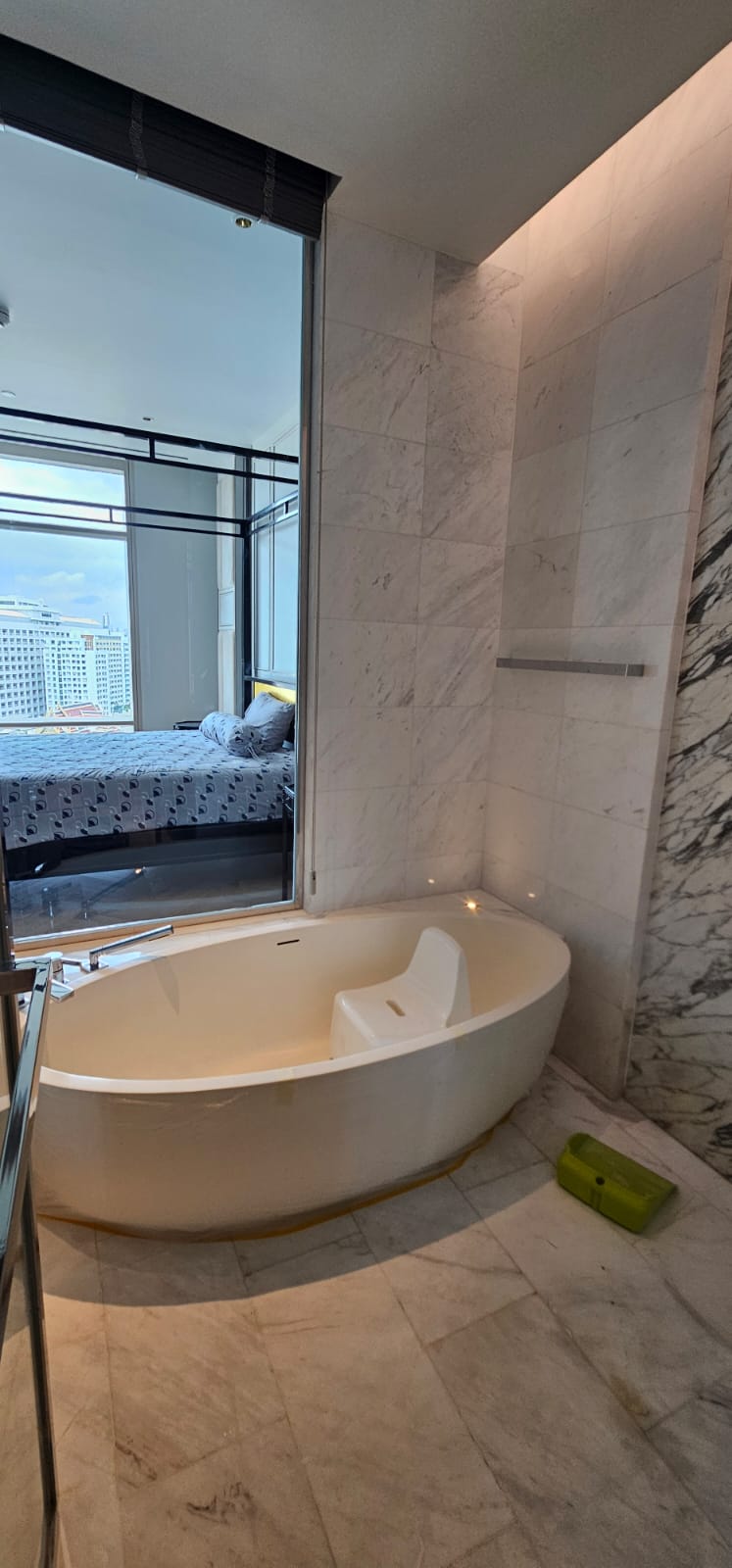 4-Bed 3-Bath 250 sqm Condo at Four Seasons Apartments near BTS Saphan Taksin for Rent 350K THB