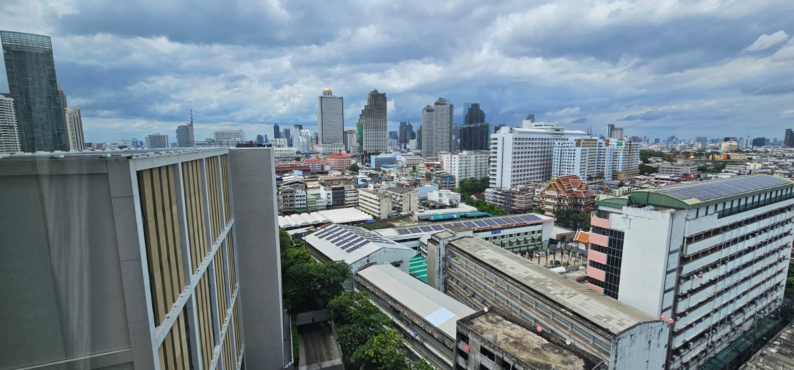 4-Bed 3-Bath 250 sqm Condo at Four Seasons Apartments near BTS Saphan Taksin for Rent 350K THB
