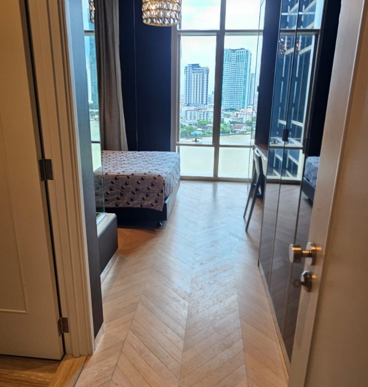 4-Bed 3-Bath 250 sqm Condo at Four Seasons Apartments near BTS Saphan Taksin for Rent 350K THB