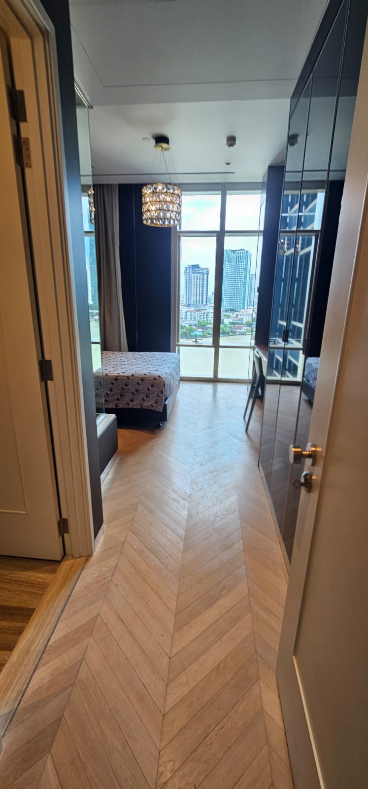 4-Bed 3-Bath 250 sqm Condo at Four Seasons Apartments near BTS Saphan Taksin for Rent 350K THB