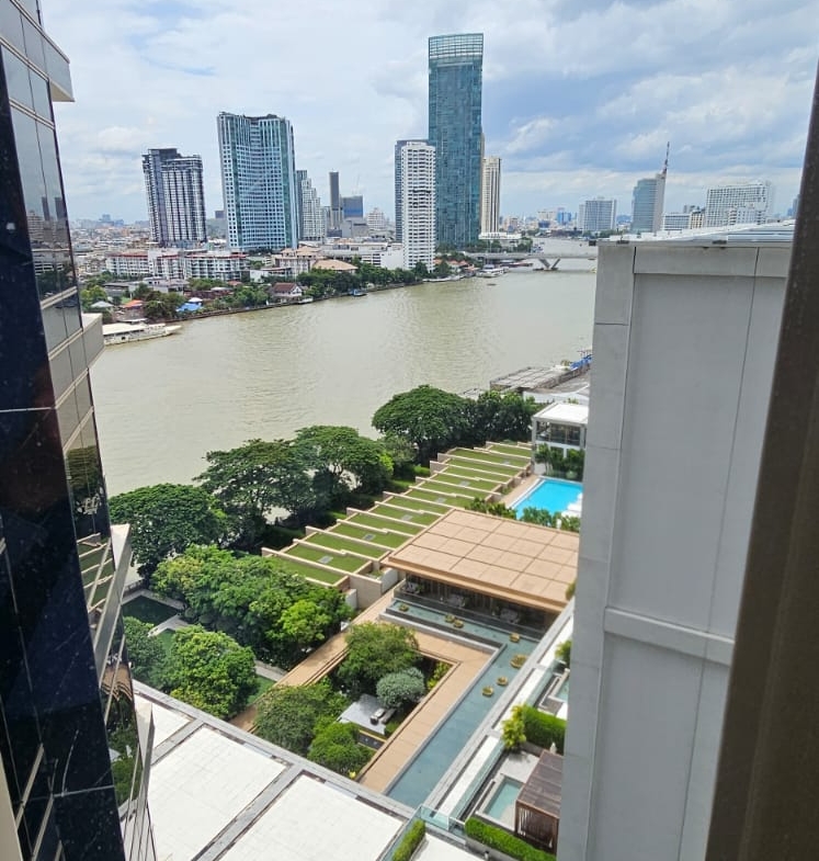 4-Bed 3-Bath 250 sqm Condo at Four Seasons Apartments near BTS Saphan Taksin for Rent 350K THB