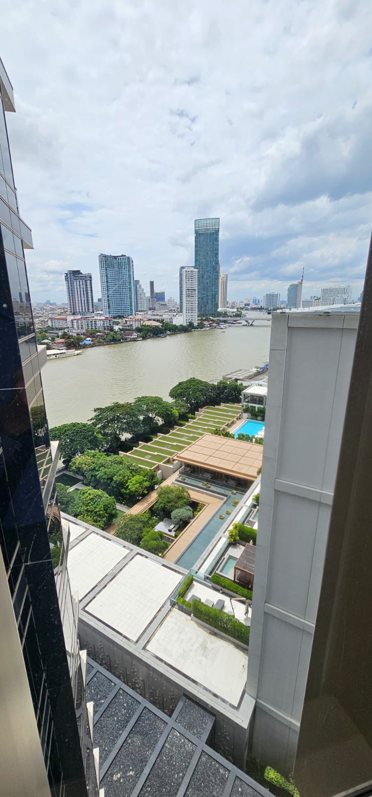4-Bed 3-Bath 250 sqm Condo at Four Seasons Apartments near BTS Saphan Taksin for Rent 350K THB